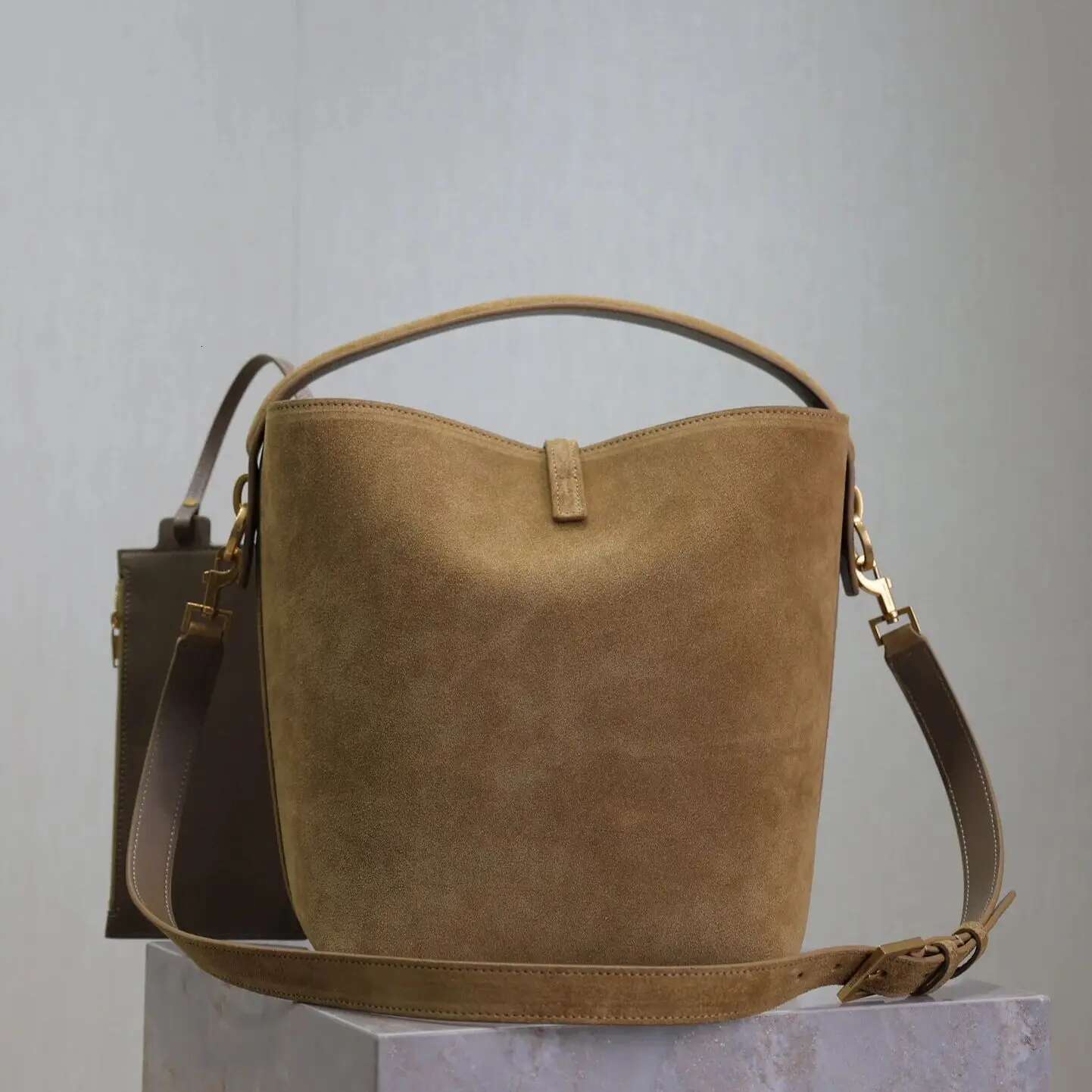 New Handbag Designer Bucket Bag Women's Large-Capacity High-Quality One-Shoulder Tote Bag Fashion Commuter Messenger Ba