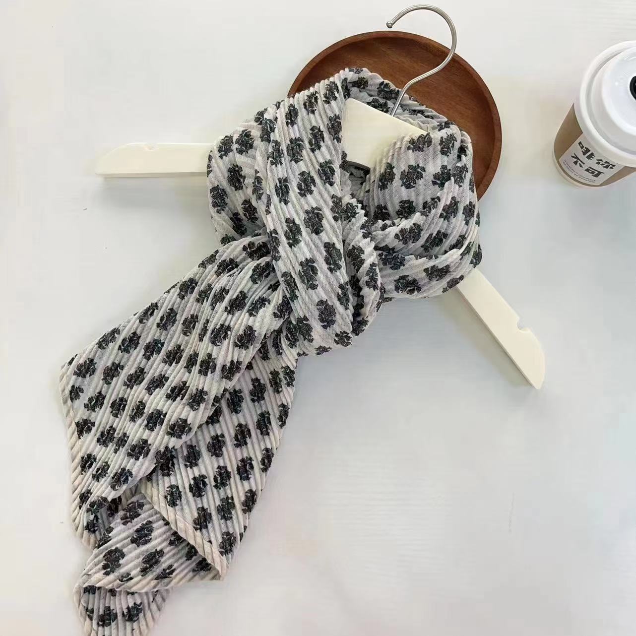 T375 Winter Korean style small flower scarf for women double layer wrinkled cotton and linen travel versatile scarf air-conditioned room floral scarf