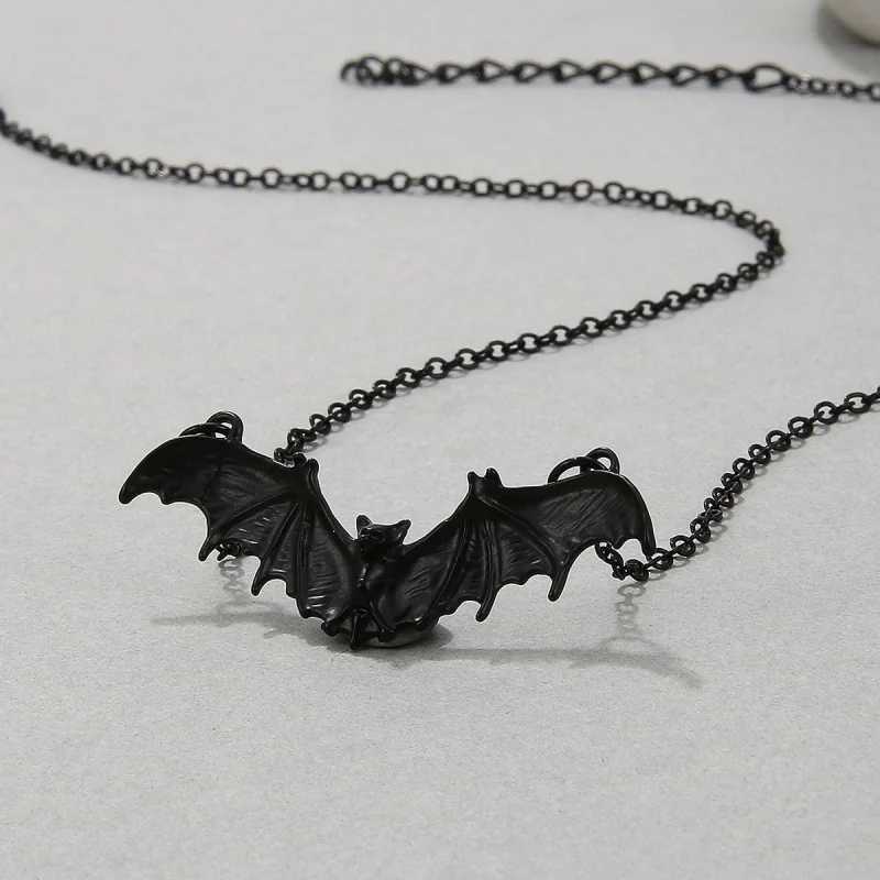 Fashionable Punk Black Bat Pendant for Women Halloween Sexy Hip Hop Cravik Chain Personalized Simple Jewelry Y250329