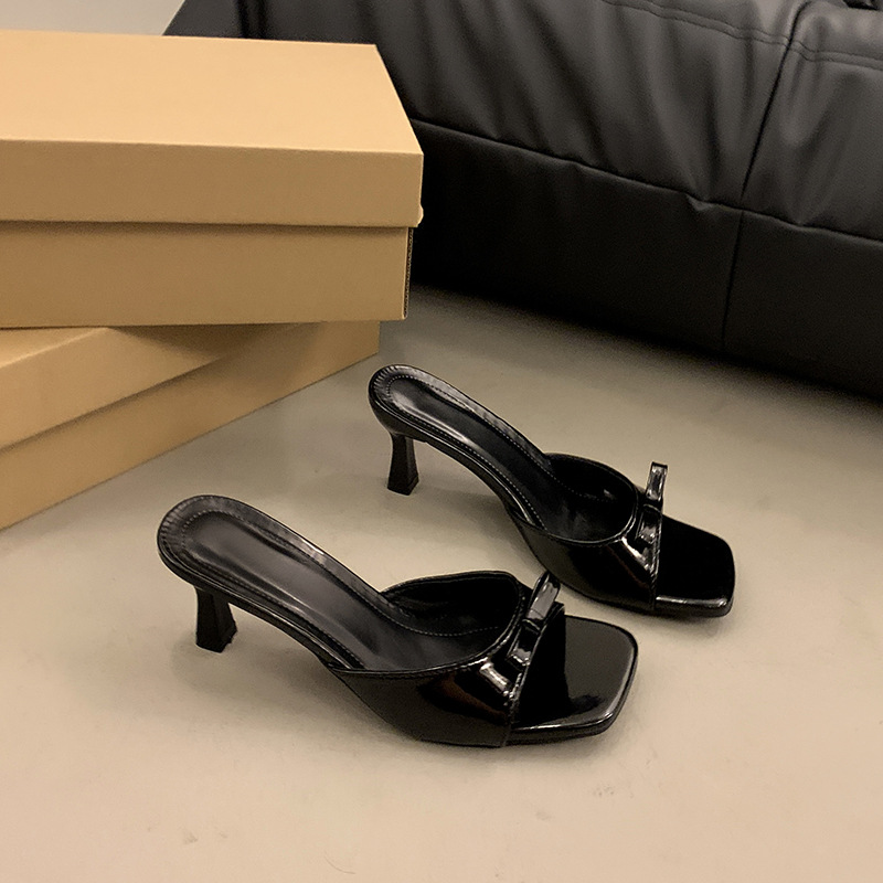 Women's new summer fashion look with flip-flops bow patent leather line with casual square toe high heels