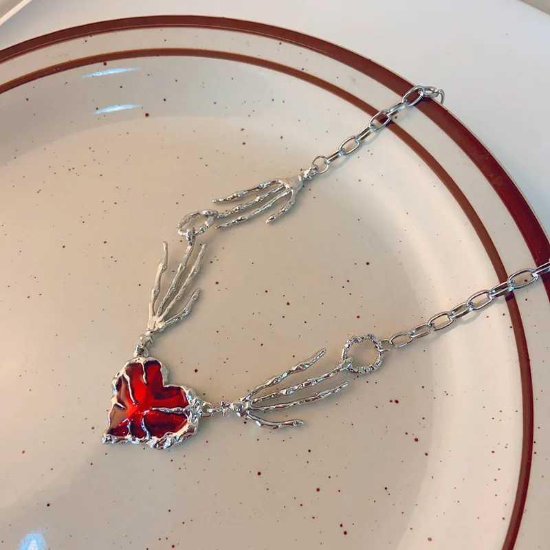 Heart shaped design redstone hand bone chain womens necklace Ins design heart shaped charm Korean chain womens necklace Y250329