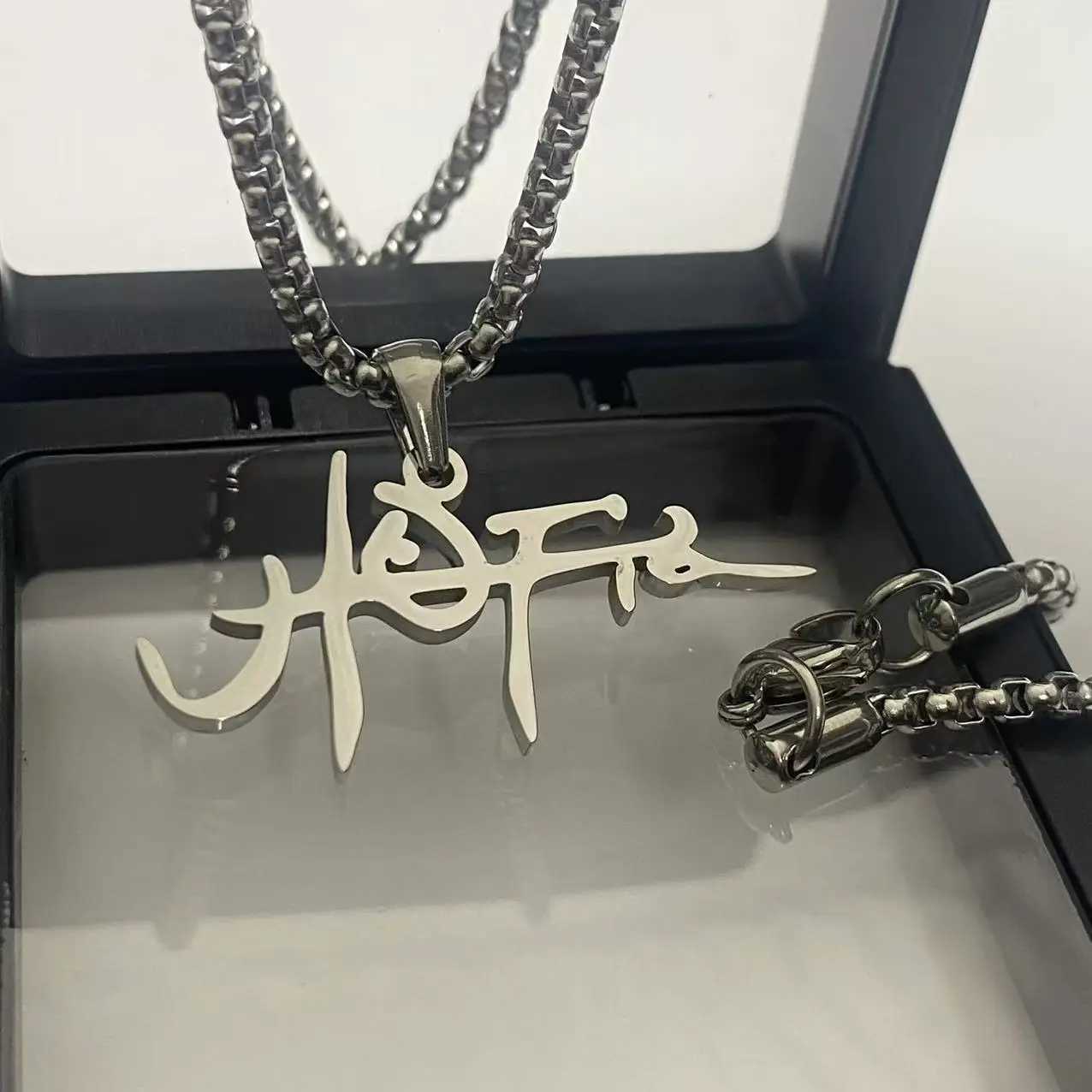 Fashion stainless steel pendant necklace hip-hop rapper Travis fan gift necklace mens and womens jewelry accessories Y250329