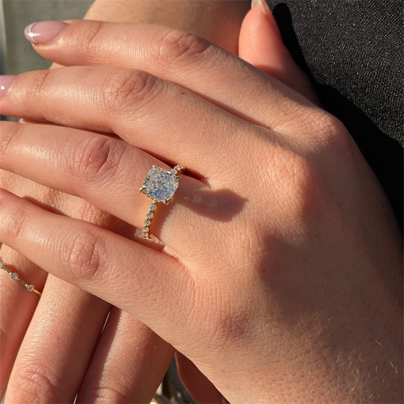 Jewelry 18K Yellow Gold Womens Engagement Ring 2.0 Cushion Shape With Side Lab Diamond Hiden Halo Wedding Gold Ring For Women