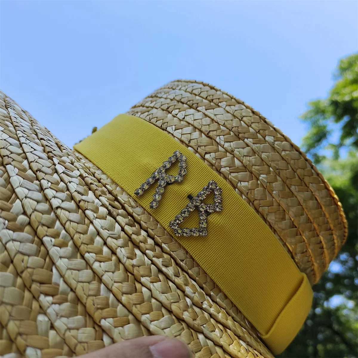 2023 Wheat Straw Flat Straw Hat Wens Wide Brim Hat Ladies Summer Seaside Beach Hat Water Diamond Accessories Sun Hat X250329