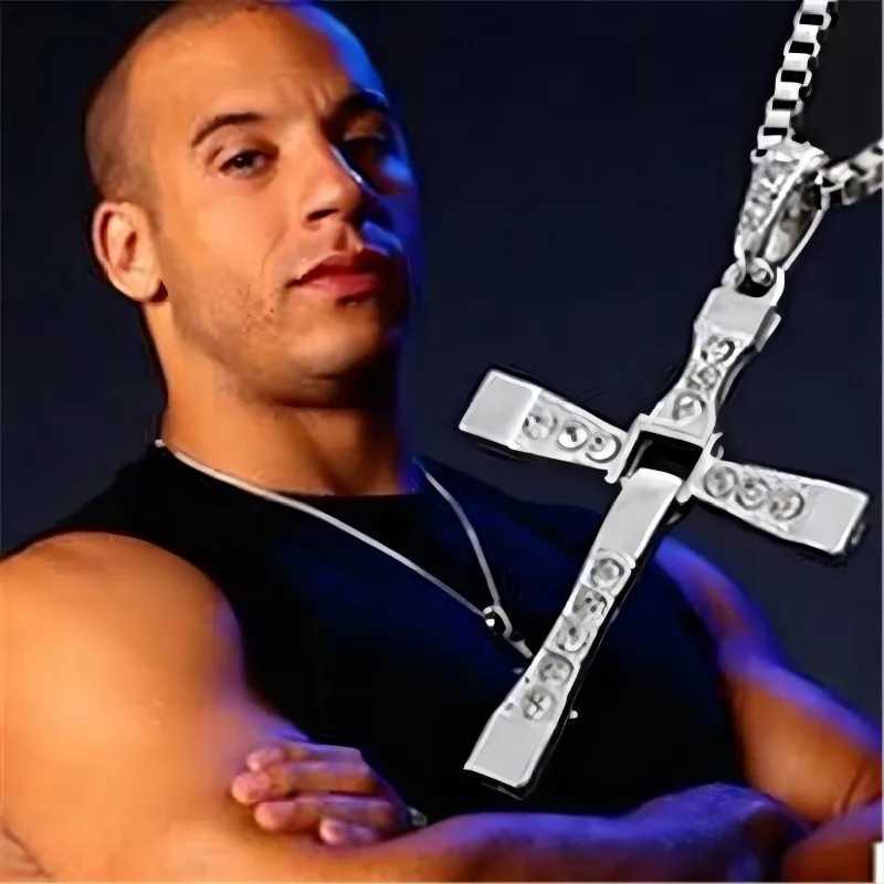 Fast and Fury 6 7 Hard Gas Actor Dominic Toretto/Cross Necklace Pendant Gift for Your Boyfriend Y250329