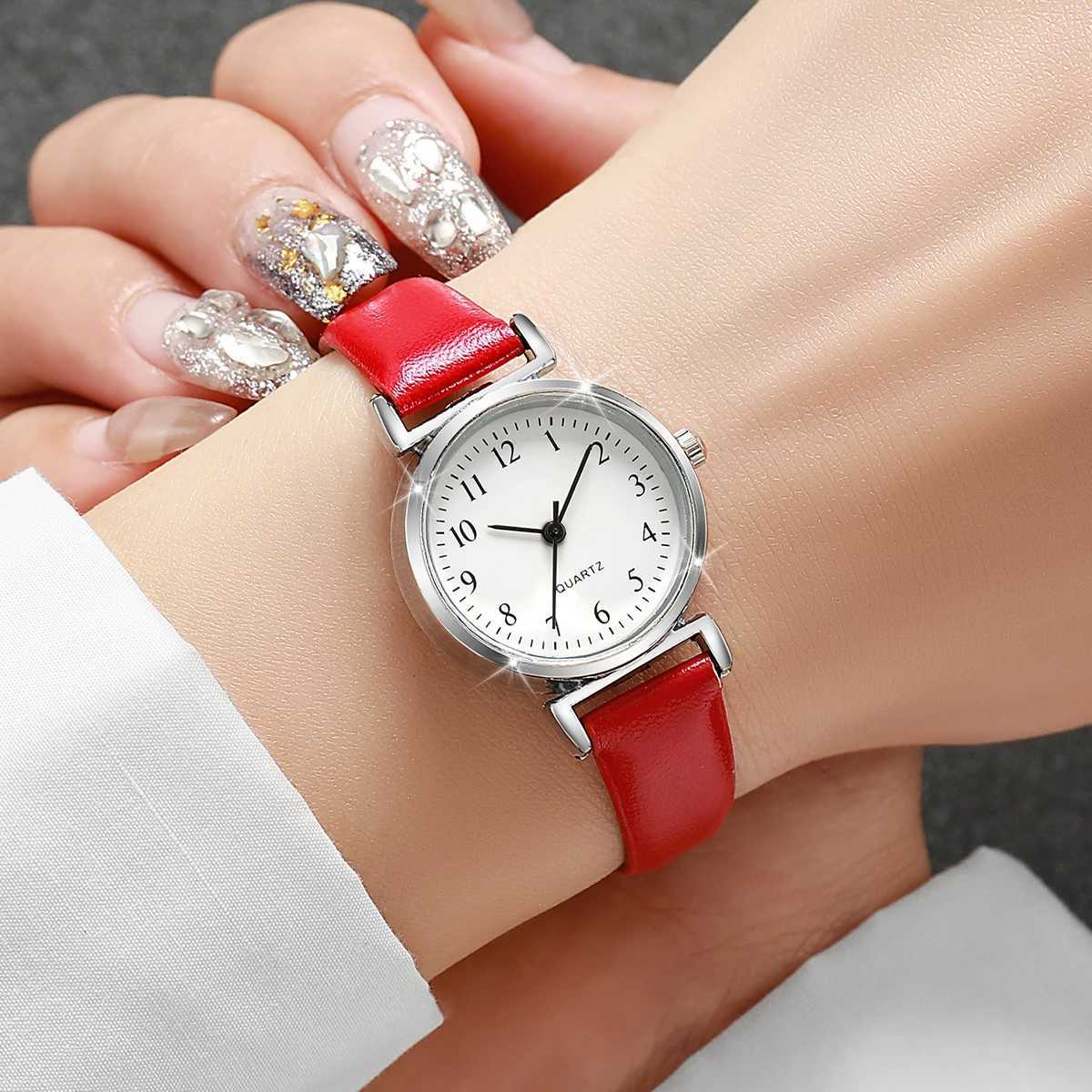 Fashion small dial womens simple leather strap simulated quartz wristband womens clock Reloj frameless W250329