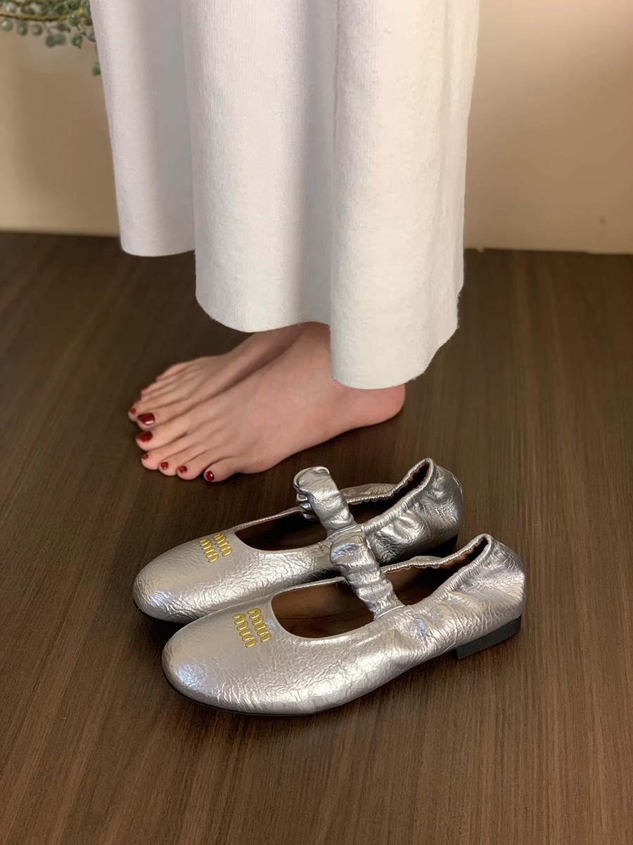 designer shoes 2025 Korean version wrinkled retro round-toe shallow-mouth single shoes for women style grandma shoes flat bottom Angora red Mary Jane 
