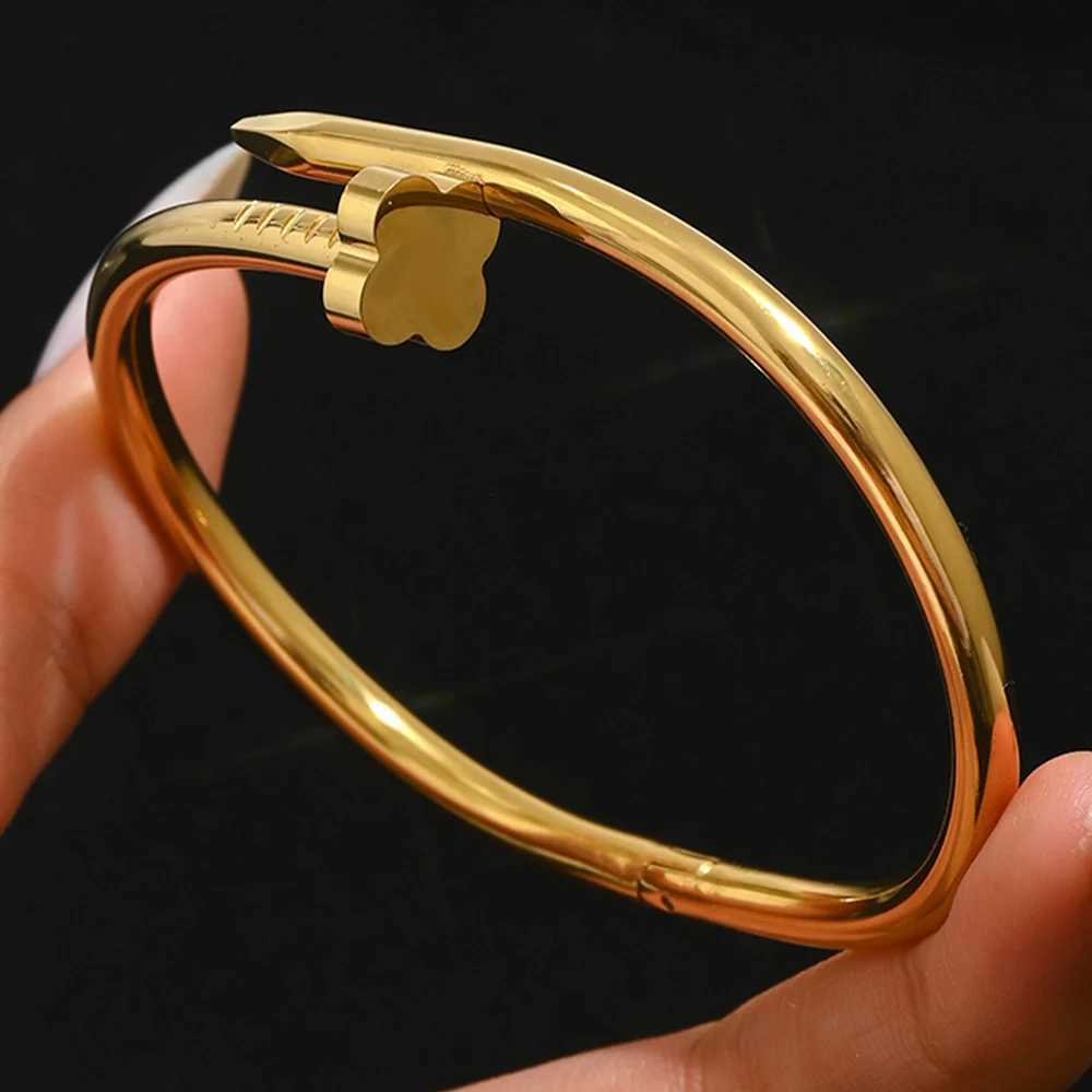 18K stainlESS steel gold womens fashion simple new hot c r stainlESS steel jewelry M251217