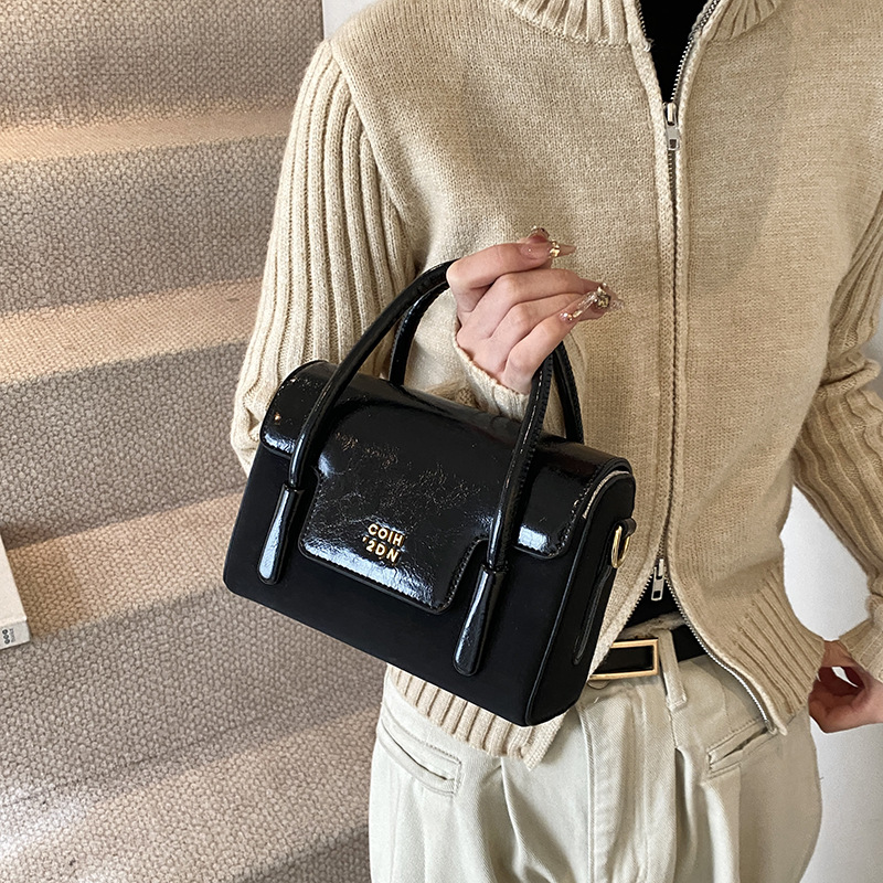 New popular bags this year women's retro single shoulder crossbody bag Fashion women's small square handbag 2025s hot