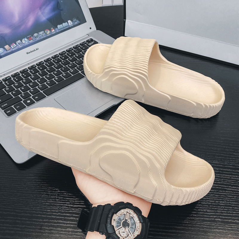 Men's summer new fashion beautiful simple slippers wear thick soles non-slip outdoor sports leisure beach flip-flops