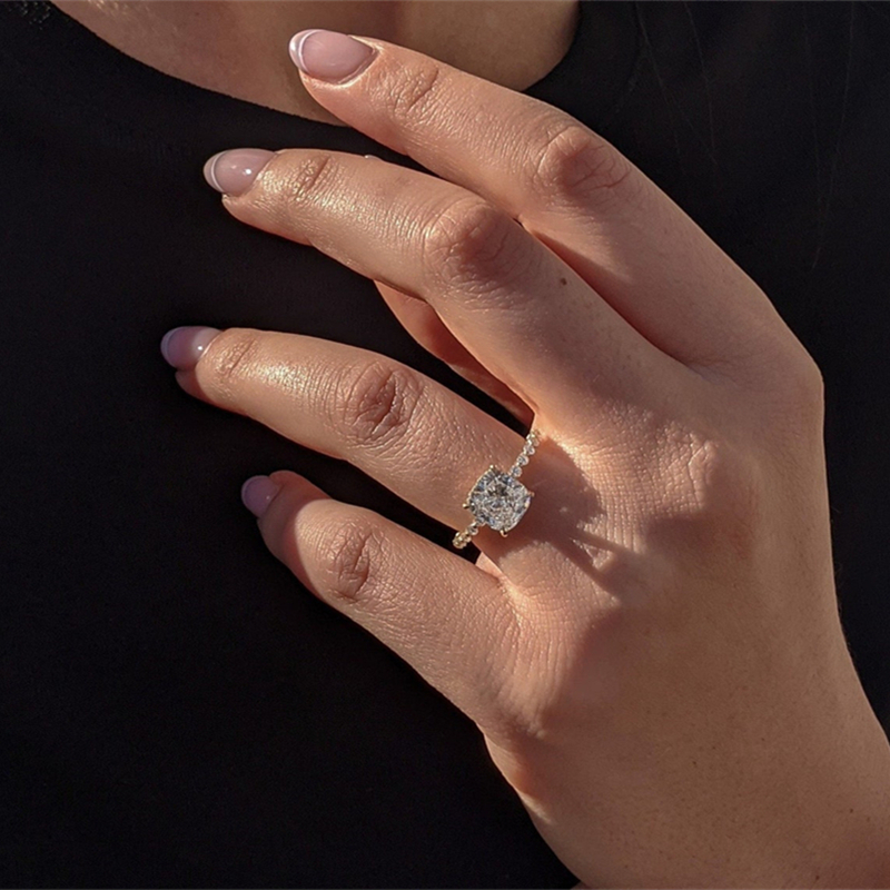Jewelry 18K Yellow Gold Womens Engagement Ring 2.0 Cushion Shape With Side Lab Diamond Hiden Halo Wedding Gold Ring For Women