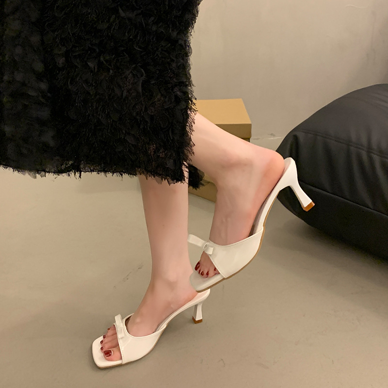 Women's new summer fashion look with flip-flops bow patent leather line with casual square toe high heels