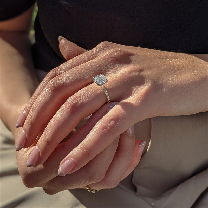 Jewelry 18K Yellow Gold Womens Engagement Ring 2.0 Cushion Shape With Side Lab Diamond Hiden Halo Wedding Gold Ring For Women