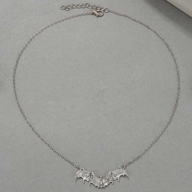 Fashionable Punk Black Bat Pendant for Women Halloween Sexy Hip Hop Cravik Chain Personalized Simple Jewelry Y250329
