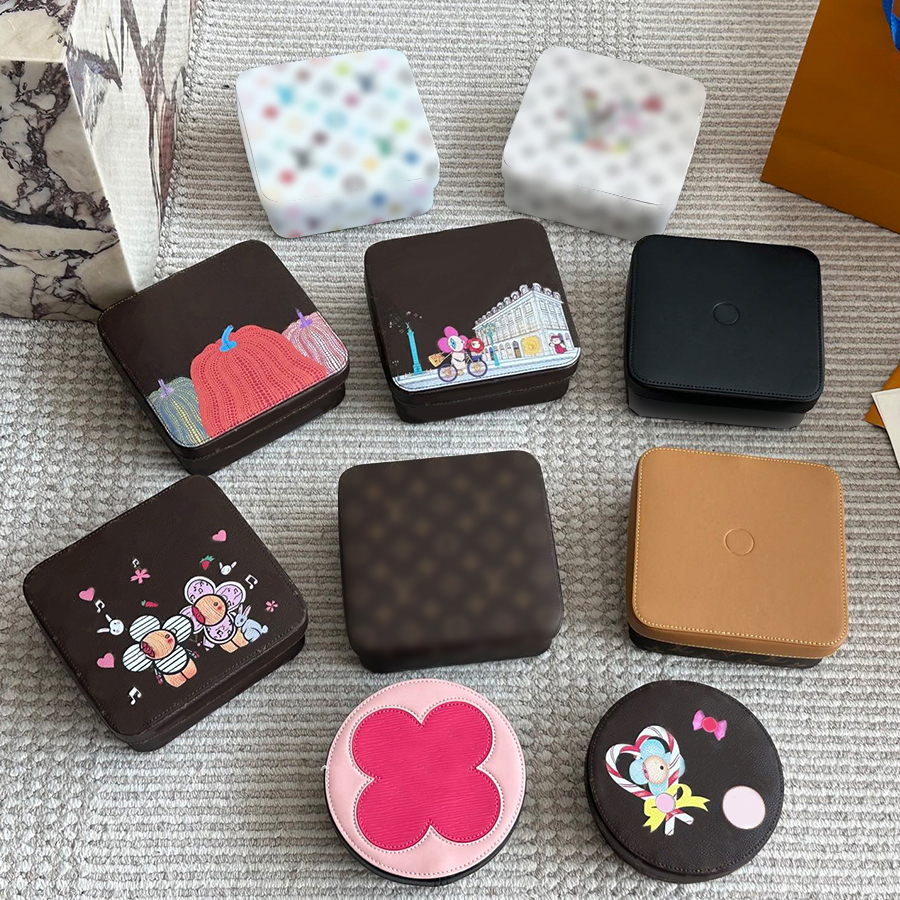 Jewelry Boxes Classic Letters Bracelet Jewelry Box Leather Rarrings Rings Necklaces Jewelery Packaging Boxes Pouch Bag Designer Monogram Luxury Deposit Box