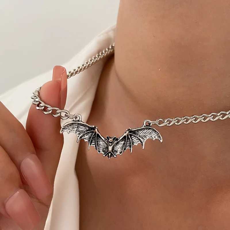 Fashionable Punk Black Bat Pendant for Women Halloween Sexy Hip Hop Cravik Chain Personalized Simple Jewelry Y250329