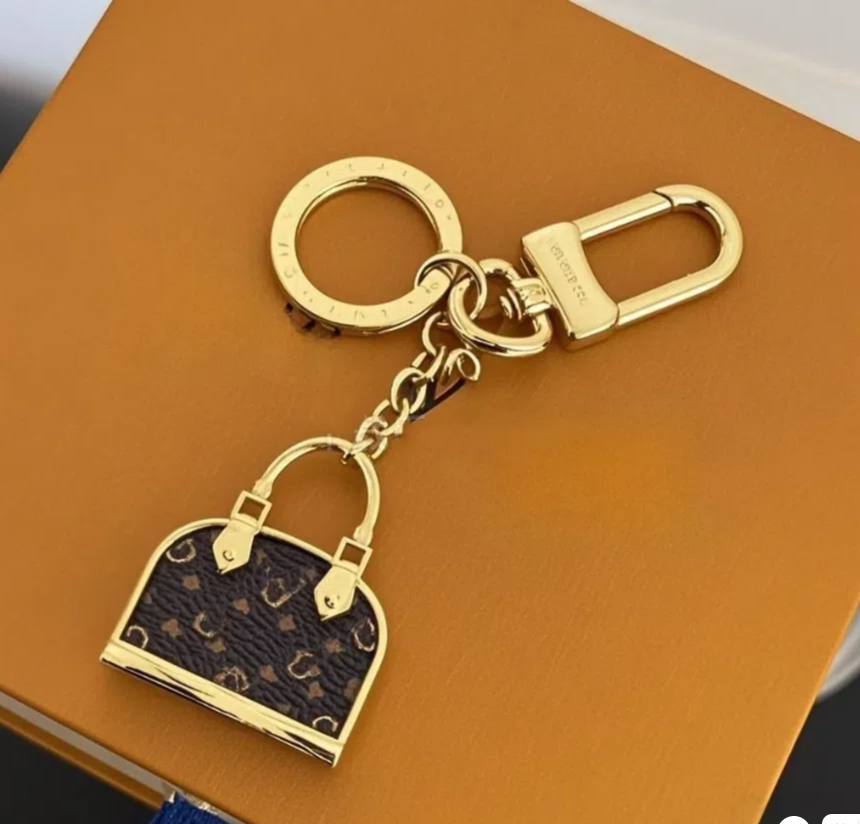 Luxury designers keychains Letters with diamonds designers keychain top Car Key Chain Women Buckle jewelry Keyring Bags