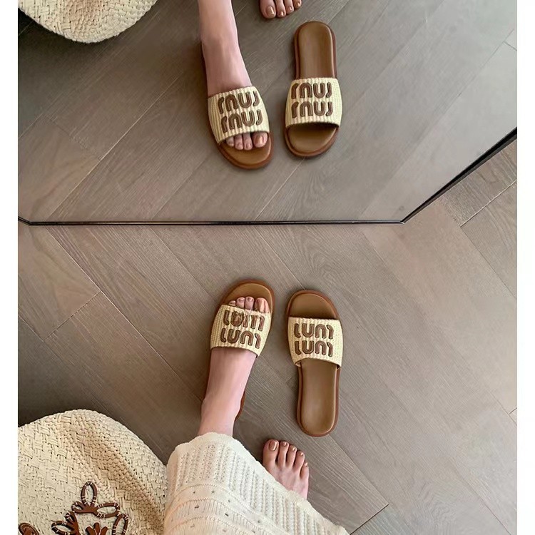 free Shipping Designer sandal Square headed flat bottomed slippers One word slippers Flat sandals Beach slipper outdoor sandals