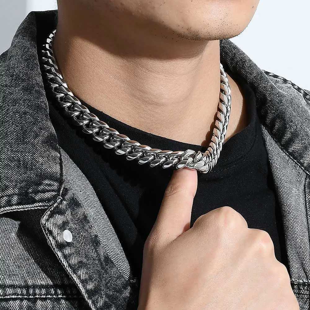 Dropshipping Miami Hip Hop Cuban Chain Necklace Mens Stainless Steel Necklace Fashion Jewelry with Ice Cross Buckle Y250408