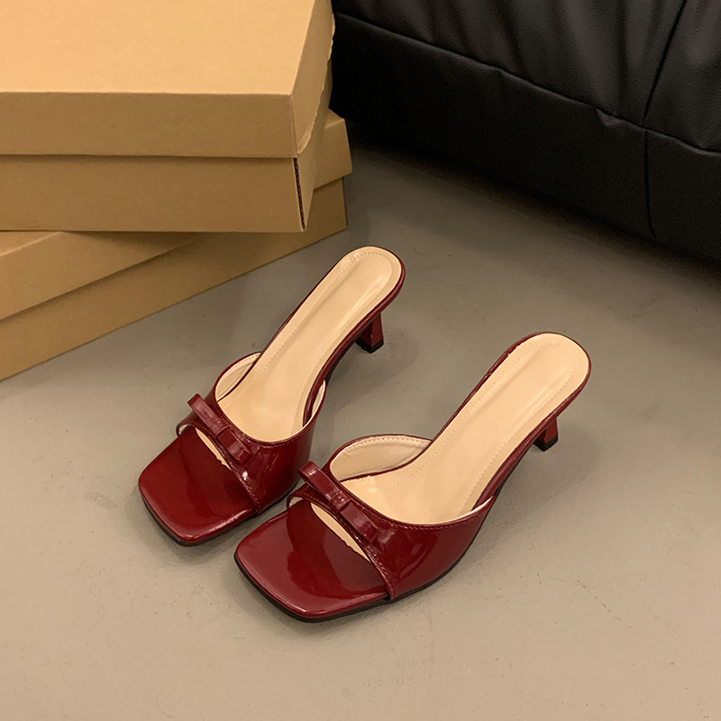 Women's new summer fashion look with flip-flops bow patent leather line with casual square toe high heels