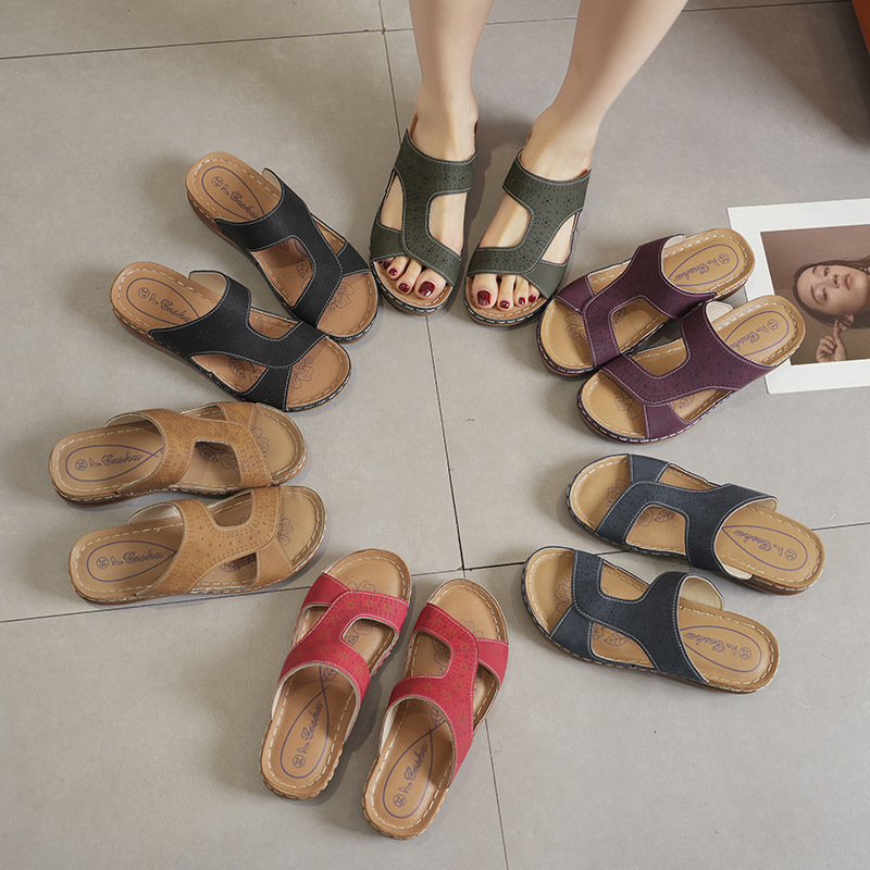 Slope heel slippers Designer Slipper Thick soled sandals One toe open toe shoes Fish mouth round head cool mop Hollow out beach shoes