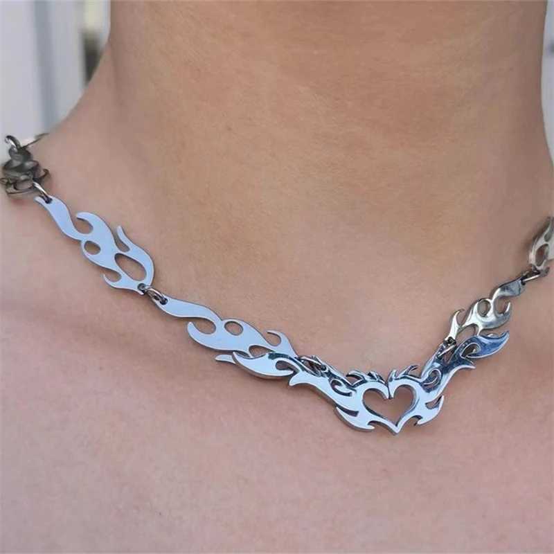 New Korean Fashion Punk Hollow Flame Love Heart Pendant Necklace for Men Minimalist Women Rock Hip Hop Necklace Jewelry Y250329