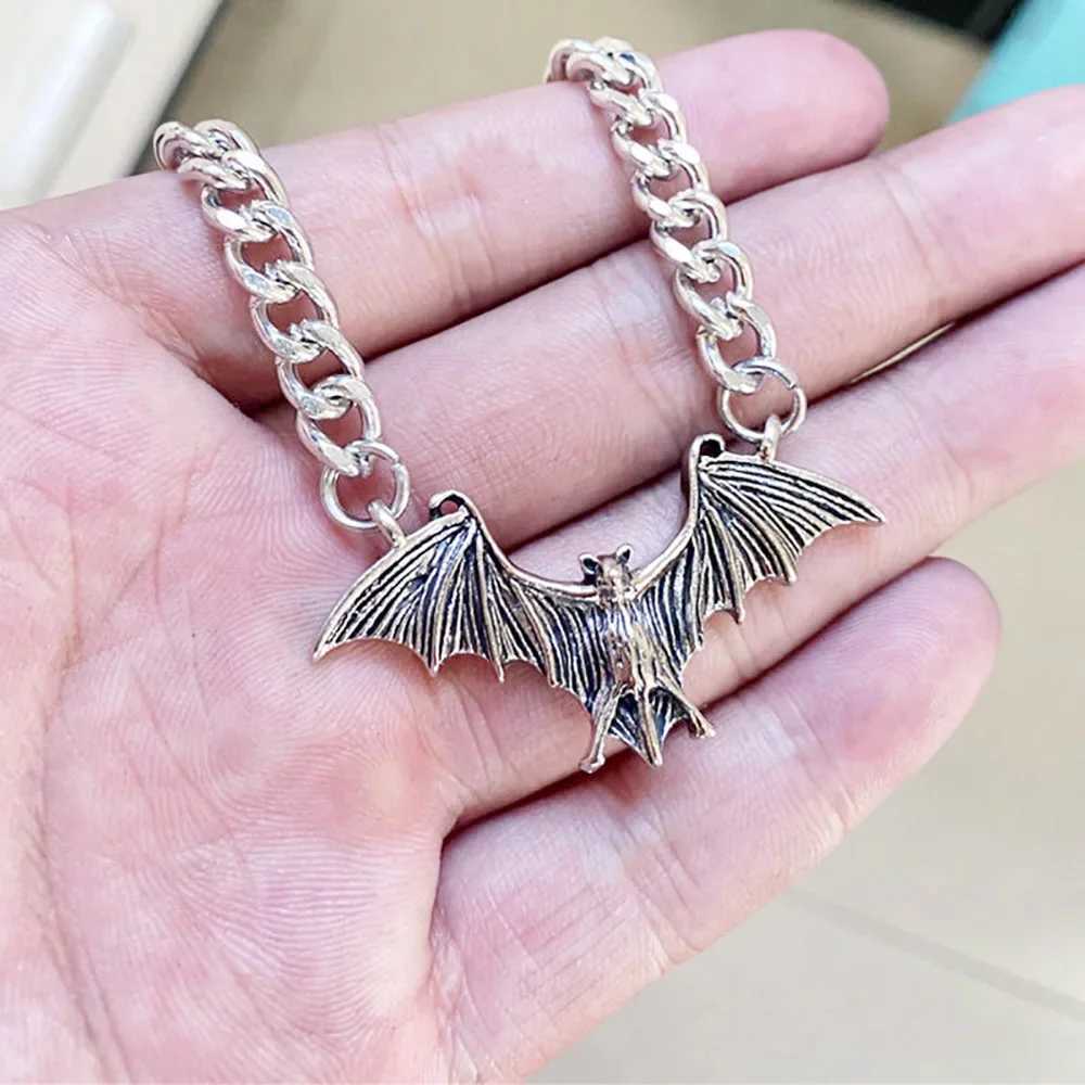 Rock Hip Hop Gothic Retro Punk Animal Antique Silver Bat Pendant Necklace Mens Party Halloween Jewelry Gift Y250329