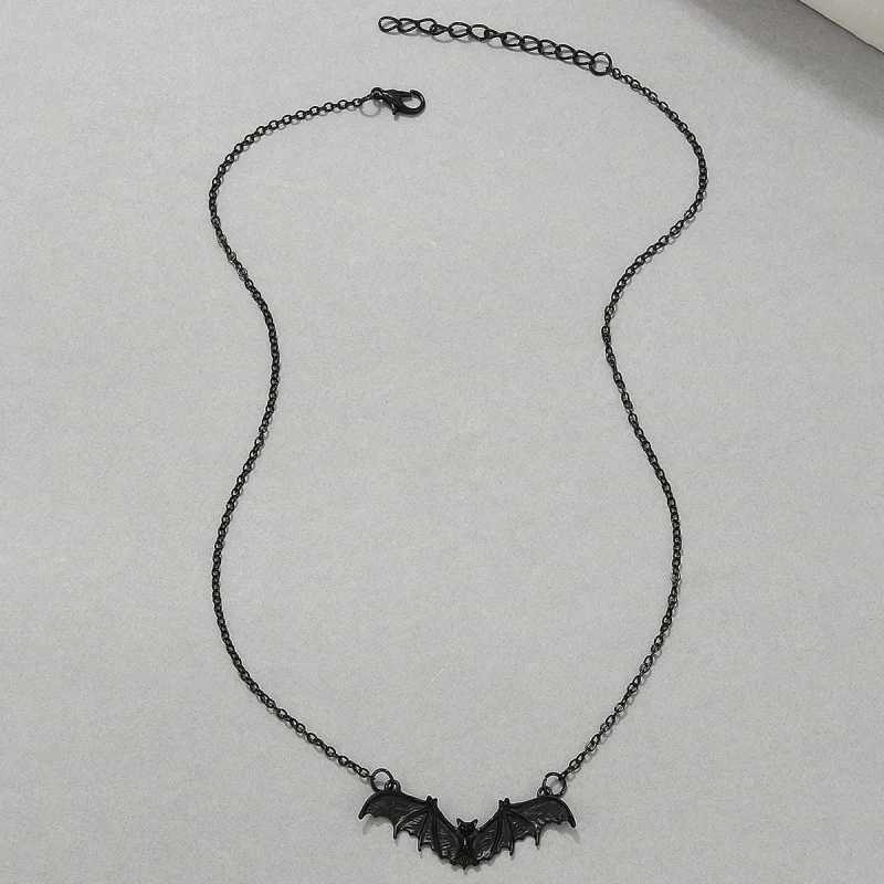 Fashionable Punk Black Bat Pendant for Women Halloween Sexy Hip Hop Cravik Chain Personalized Simple Jewelry Y250329
