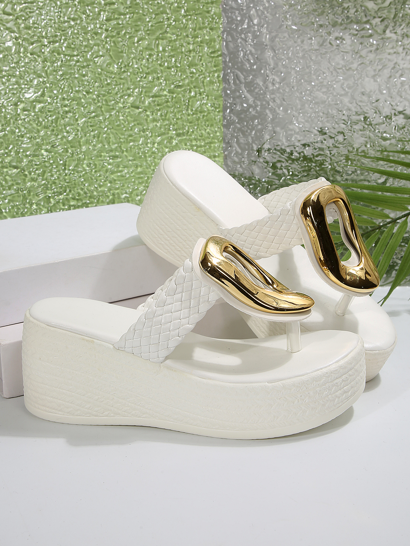 Comfort Fit Ladies' Summer Sandals - Trendy White Knotted Design with Gold Accents