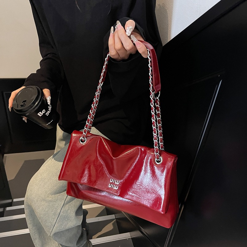 Large capacity bag Ladies new popular niche design shoulder bag spring commuter chain small square bag 2025