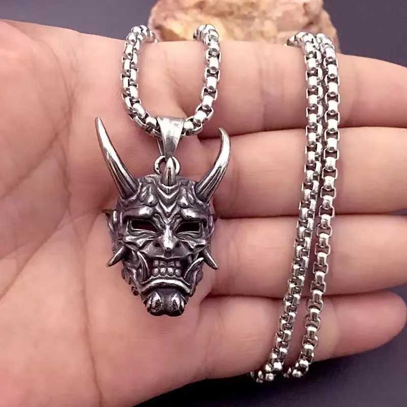 Mens retro grimace mask pendant necklace exquisite punk hip-hop personality unique design necklace jewelry Halloween gift Y250329
