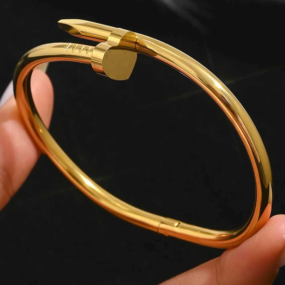 18K stainlESS steel gold womens fashion simple new hot c r stainlESS steel jewelry M251217