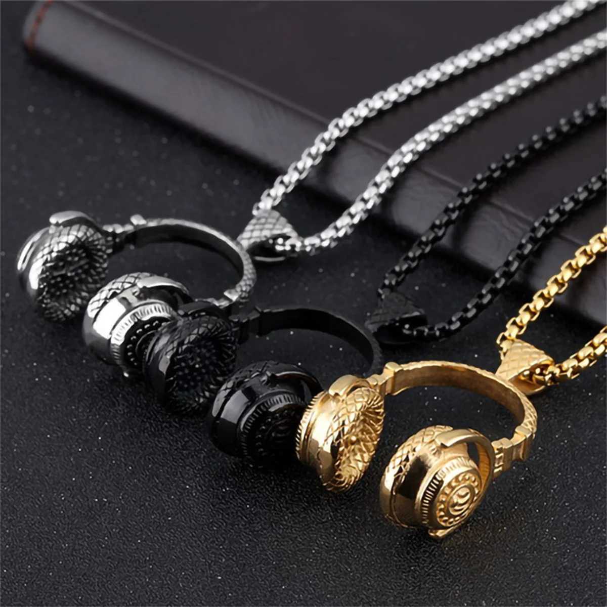 Vintage music headphones pendant couple hip-hop necklace casual art necklace men and women personalized party gift Y250329
