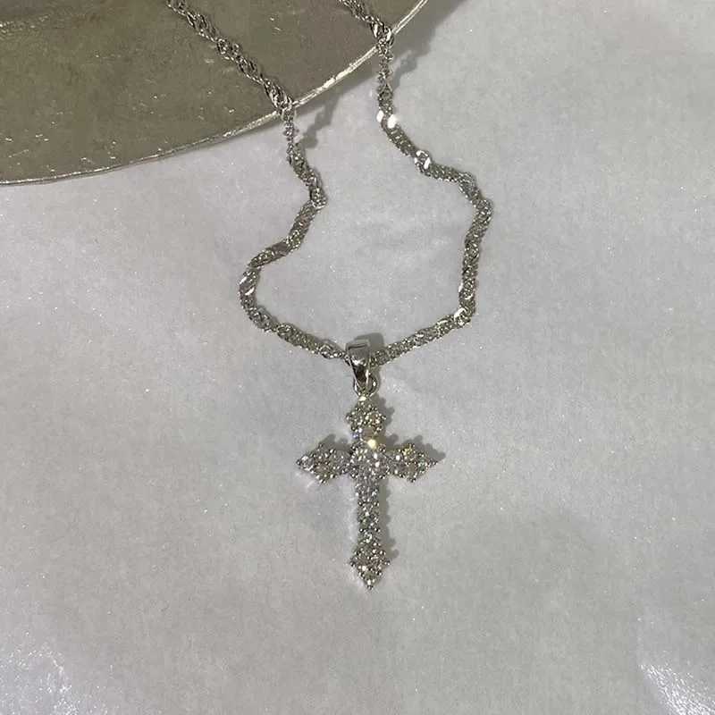 Fashion Minimalist Cross Necklace Light Luxury Zircon Necklace Suitable for Women and Girls Personalized Paradigm Temperature Jewelry Y250329