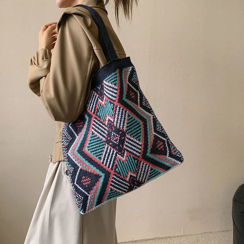 2025S New Free Shipping Designer Bag Wool Plush Woven Women Shoulder Bags Ladies Ethnic Style Er Knitted Braid Handbags Tote Summer Beach Shopper Purs