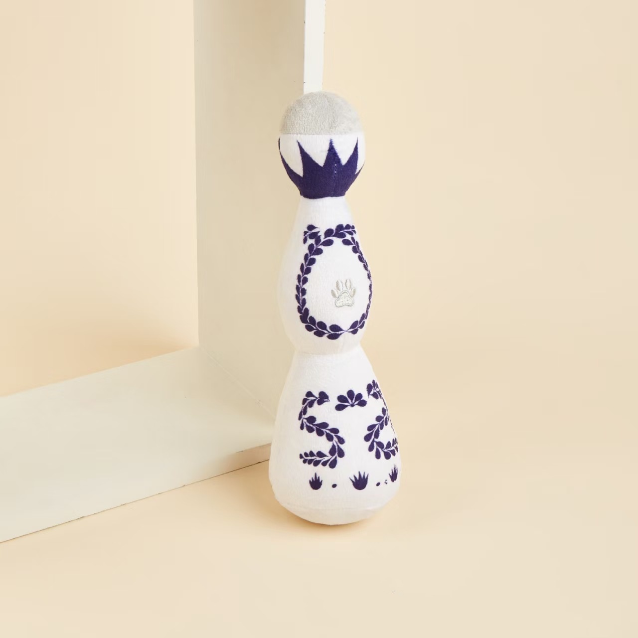 Dog Tequila bottle Unique Squeaky Parody Plush Dogs Toys Designs Priceless Capsule Gift Fashion Hound Collection Pawrses and Pawbags Thinking Outside 