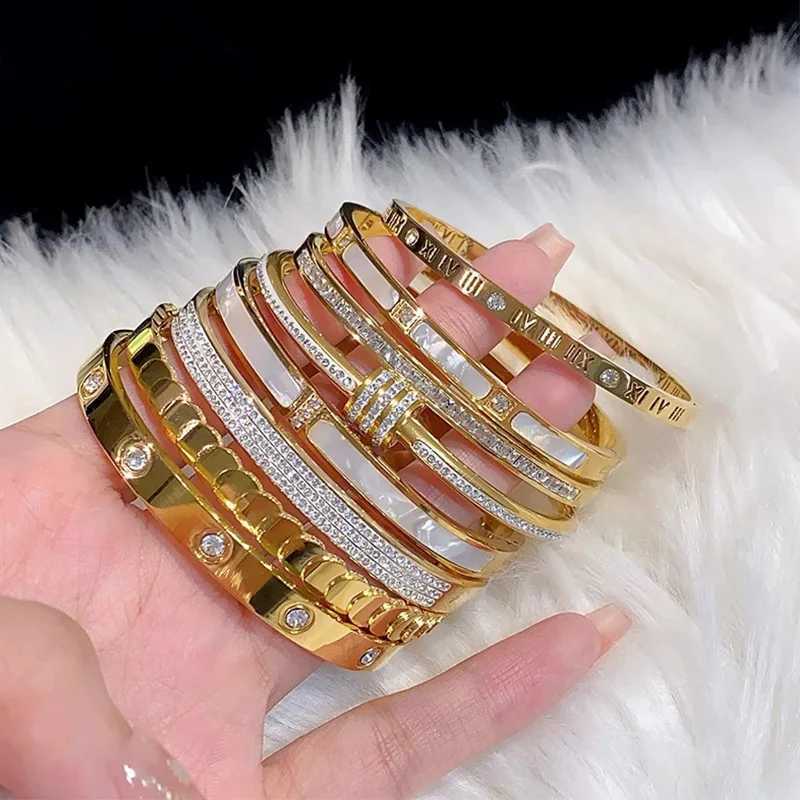 Luxury Gold Plated Bangles Jewelry Womens Hand Stainless Steel Bangle Gifts for Women Fashion Accessories Mothers Day M251217