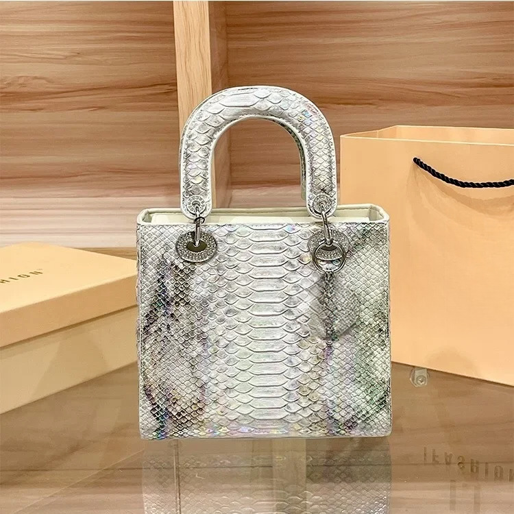 2025 New Designer Snake Pattern Women's Chain Shoulder Crossbody Fashion Leather Handbag Light High-end White Bag