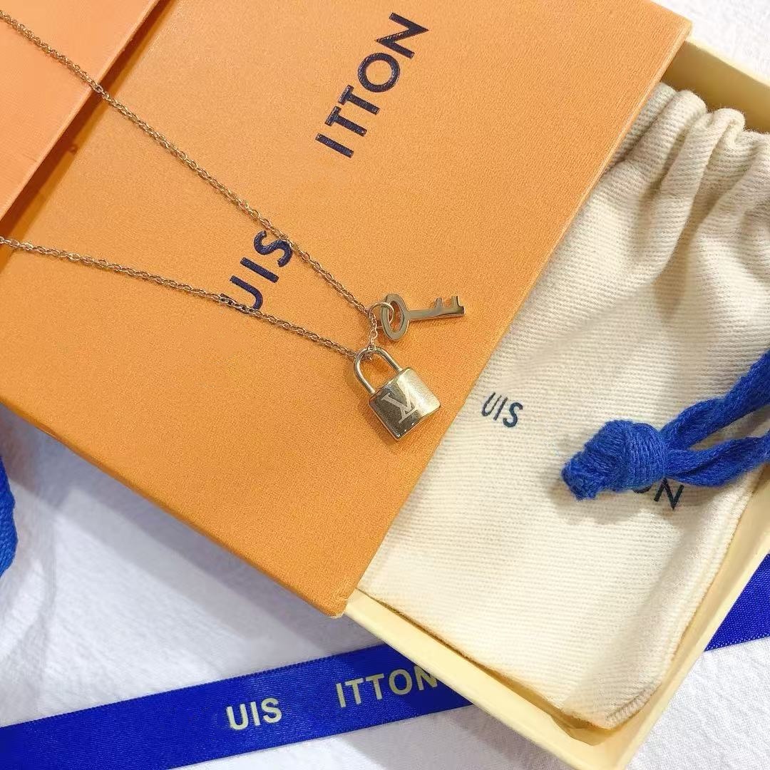 Gold necklaces designer necklace Letter Pendant Necklace Luxury Brand Designer Jewelry Titanium Steel pendants Chain Men Women clover necklace