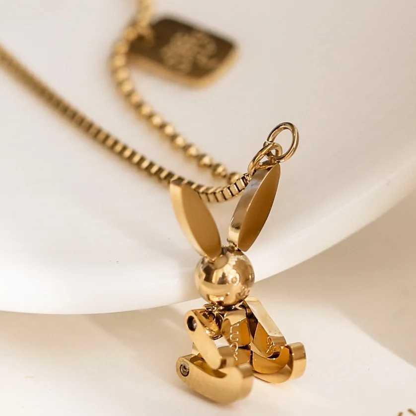 Fashion cartoon mechanical rabbit pendant necklace womens hip-hop color titanium steel necklace jewelry accessories Y250329
