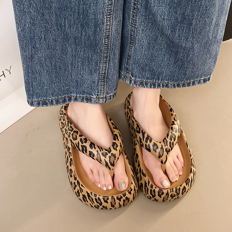Herringbone slippers Designer free Shipping Round headed sandals Comfortable outdoor soft and thick bottom Leopard print cooler 2025 HOT