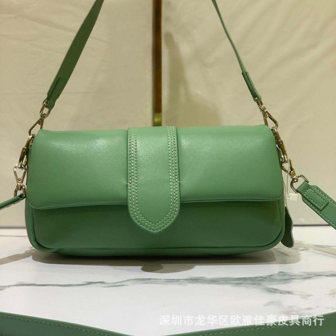 Designer crossbody bag New design with genuine leather ladies' top layer cowhide, French stick, armpit bag, crossbody bag style