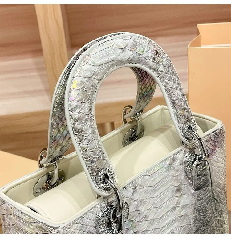 2025 New Designer Snake Pattern Women's Chain Shoulder Crossbody Fashion Leather Handbag Light High-end White Bag
