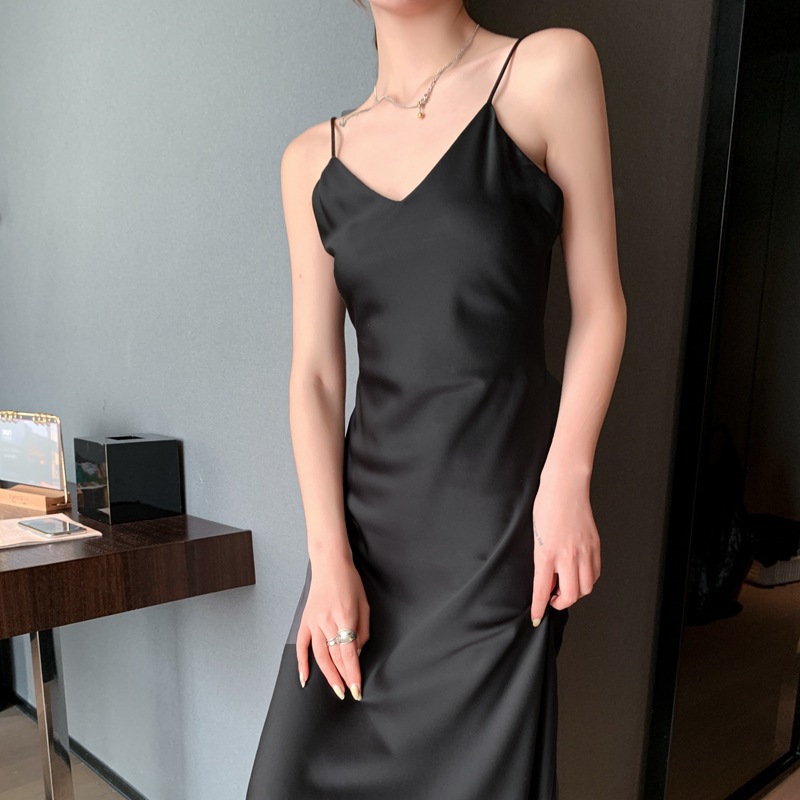 D160 High Quality Spring and Summer Ladies New V-neck Slim Fit Dress Satin Celebrity Sexy Suspender Dress Long Skirt