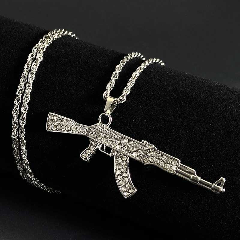 TrendMen Hiphop Rock Pistol Diving Rifle Pendant Necklace Mens and Boys Gold Metal Kravik Chain Jewelry Y250329