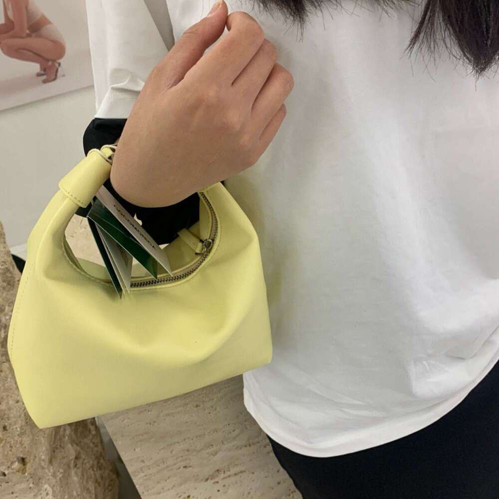 Blogger's Same Super Popular 2025 Niche Design Soft Leather Crescent Shaped Lunch Box Bag, Lazy Feeling, Hand-Held Crossbody New Women's Bag