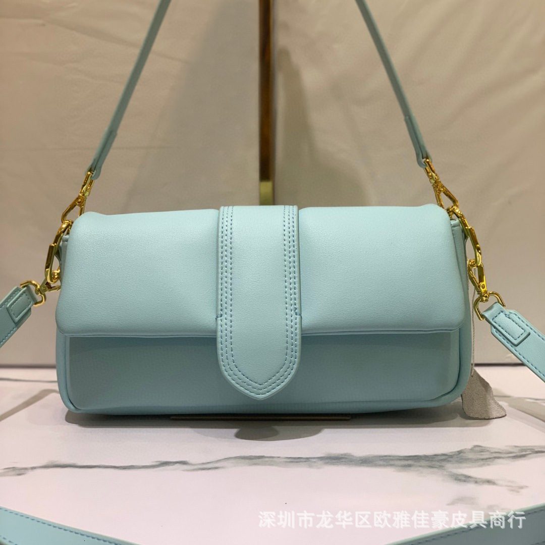 Designer crossbody bag New design with genuine leather ladies' top layer cowhide, French stick, armpit bag, crossbody bag style