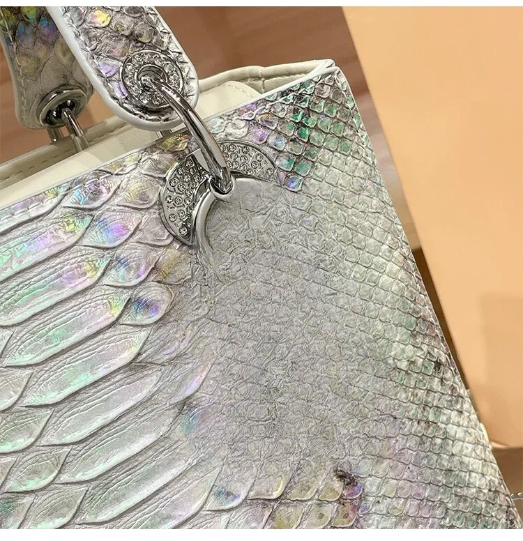 2025 New Designer Snake Pattern Women's Chain Shoulder Crossbody Fashion Leather Handbag Light High-end White Bag