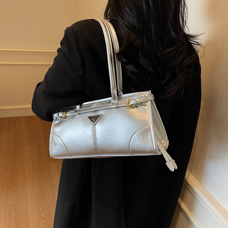 Free shipping 2025 new designer bag fashionable commuting elegant armpit bag single shoulder crossbody bag classic casual bag for womens