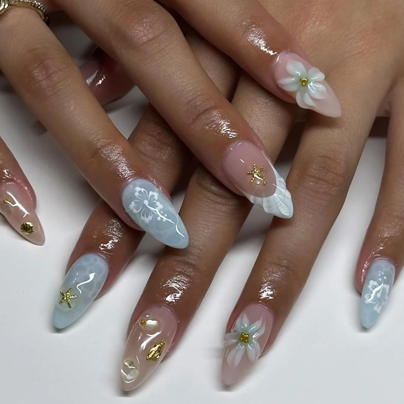 24Pcs Sweet Cool Almond Nail Set Press on Acrylic Nails 3D Floral Butterfly Fake Nail Full Cover French Tip Artificial Nails Art 250328